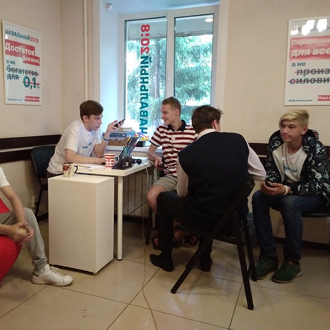 волонтёры в штабе
