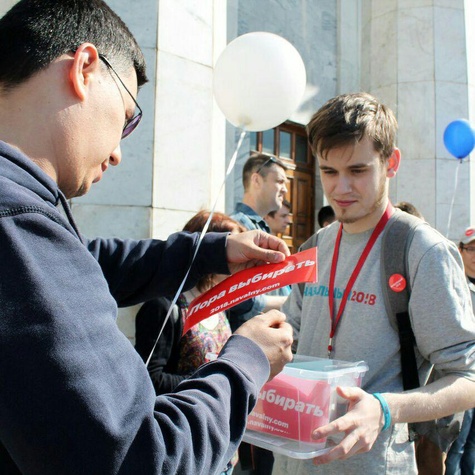 Раздача агитации на митинге