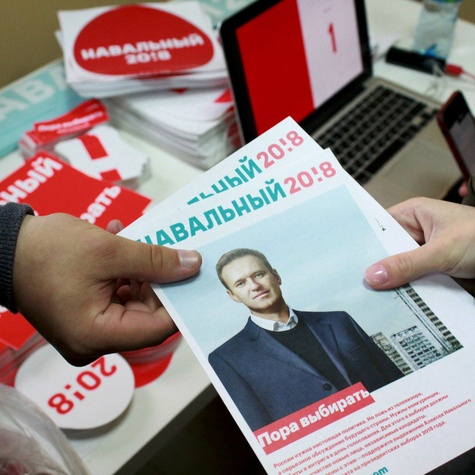 Приходите за наклейками, листовками и значками в штаб