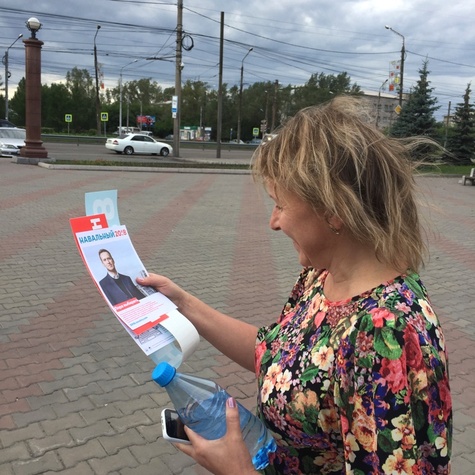 Красноярцы охотно берут листовки