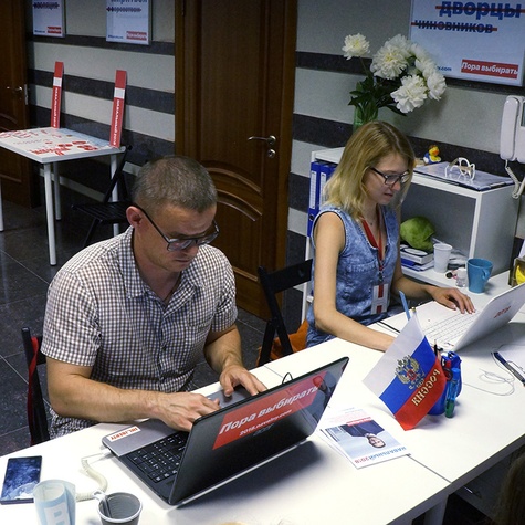 Сотрудники за работой